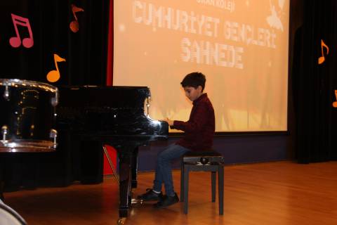 Genç Yeteneklerin Performansları Beğeniyle İzlendi  