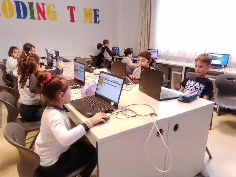 Bütün Dünya Ülkeleri İle Birlikte Aynı Anda Kodlama Yaparak Yediden 70’e Herkesin Kodlama Yapabileceğini Kanıtladık.