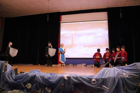 İlkokul–Ortaokul Öğrencilerimiz Dünyaca Ünlü Müzikal ve Tiyatro Oyunlarını Sergilediler 
