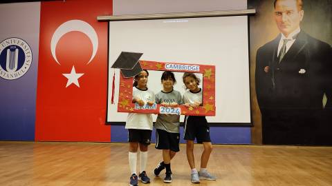 Öğrencilerimiz Cambrıdge Sınavlarında Gösterdikleri Başarılar İle Küresel Standartlarda Eğitimin Kapısını Aralıyor