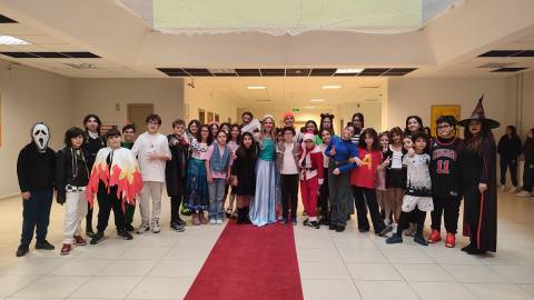 Kostüm Festivalinde Yaratıcılığımızı Kullanarak Dil Becerilerimizi Geliştirdik 