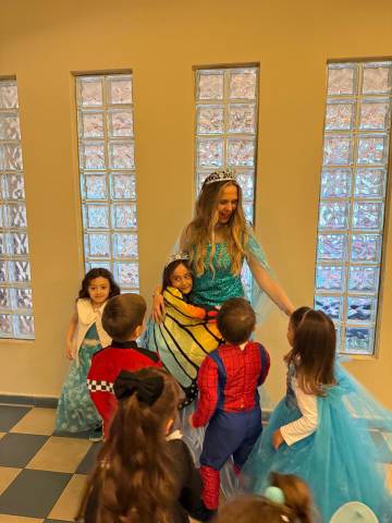 Kostüm Festivalinde Yaratıcılığımızı Kullanarak Dil Becerilerimizi Geliştirdik 