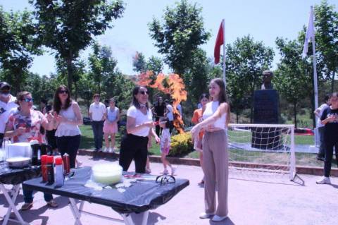 Okan Koleji Geleneksel Bilim ve Proje şenliğinde Laboratuvara Dönüştü