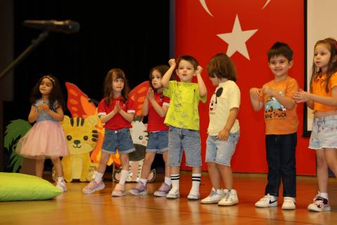 Anaokulu Öğrencilerimiz İlkokula Geçiş Törenimizde Yetenekleri ile Sahnedeydi