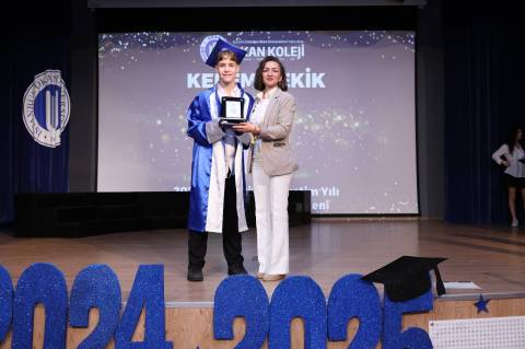  Gurur ve Mutluluk Bir Arada: Ortaokulda 10. Lisede 12. Dönem Mezunlarını Geleceğe Uğurladık 
