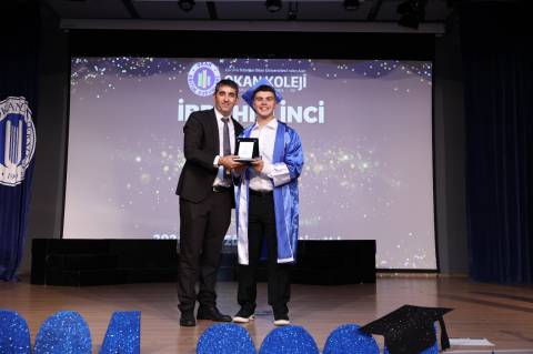  Gurur ve Mutluluk Bir Arada: Ortaokulda 10. Lisede 12. Dönem Mezunlarını Geleceğe Uğurladık 