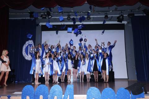  Gurur ve Mutluluk Bir Arada: Ortaokulda 10. Lisede 12. Dönem Mezunlarını Geleceğe Uğurladık 
