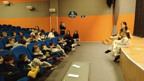  Yazarlarla Buluşan Öğrencilerimiz Kitapların Büyülü Dünyasına Yolculuk Yaptı 