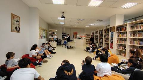  Yazarlarla Buluşan Öğrencilerimiz Kitapların Büyülü Dünyasına Yolculuk Yaptı 