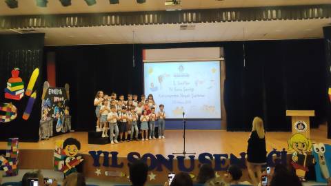 Miniklerimizden Muhteşem Yıl Sonu Gösterisi