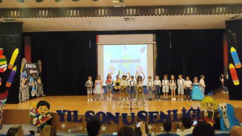 Miniklerimizden Muhteşem Yıl Sonu Gösterisi