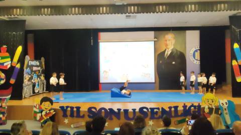 Miniklerimizden Muhteşem Yıl Sonu Gösterisi