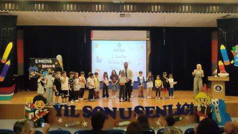 Miniklerimizden Muhteşem Yıl Sonu Gösterisi