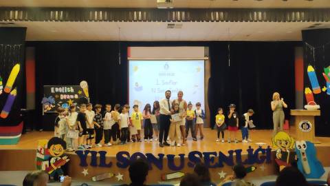 Miniklerimizden Muhteşem Yıl Sonu Gösterisi
