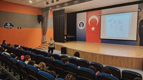 Öğrencilerimiz Çocuk Hakları Sunumunda Haklarını Öğrendiler 