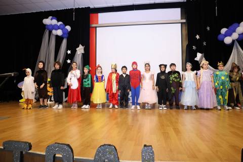 Öğrencilerimiz Diller ve Kültürler Arası Büyüleyici Dünyaca Ünlü Müzikal Gösterileri Sergiledler