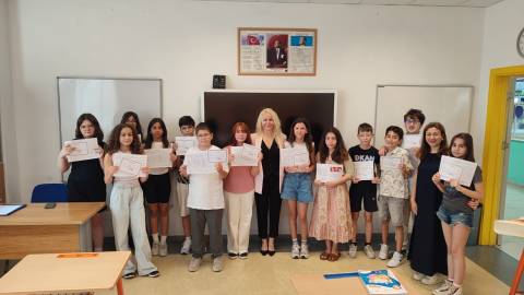 Öğrencilerimizin Karne Mutluluğunu Paylaştık