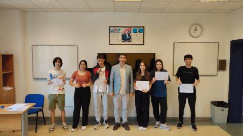 Öğrencilerimizin Karne Mutluluğunu Paylaştık