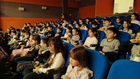 “Çılgın Profesör”  Tiyatro Oyunuyla Eğlenerek Öğrendik 