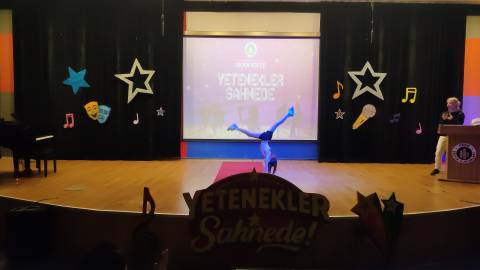 Yetenekler Sahnede: Öğrencilerimizden Dans, Jimnastik ve Müzik Dolu Performanslar 