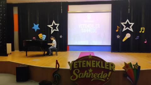 Yetenekler Sahnede: Öğrencilerimizden Dans, Jimnastik ve Müzik Dolu Performanslar 